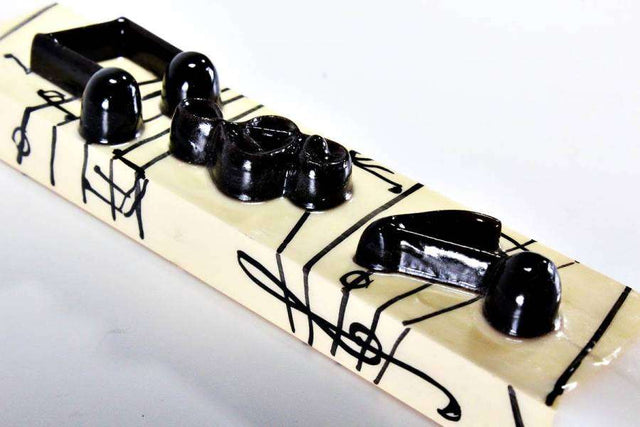 Λαμπάδα Πασχαλινή (Gerakis) Νότες καφέ 25x4x2cm